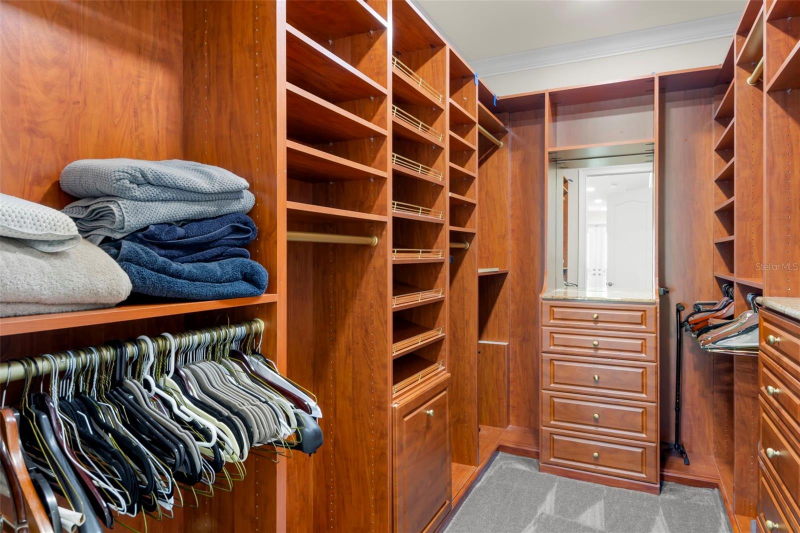 TB8399993 Property Photo