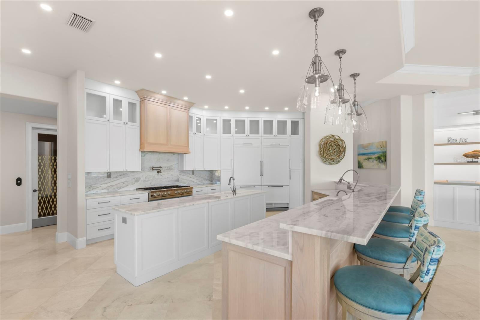 TB8399993 Property Photo