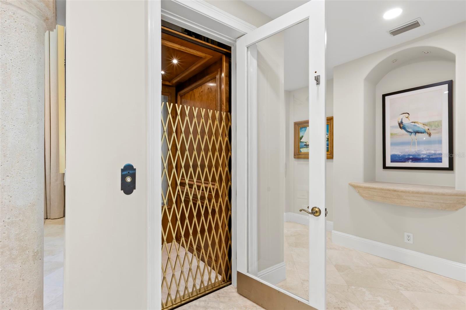 TB8399993 Property Photo