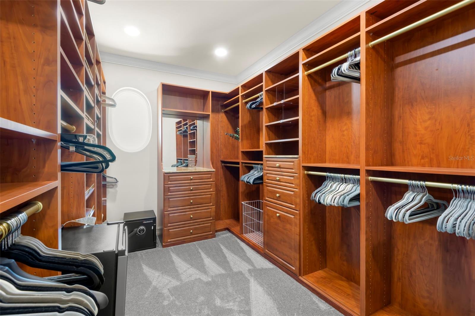 TB8399993 Property Photo