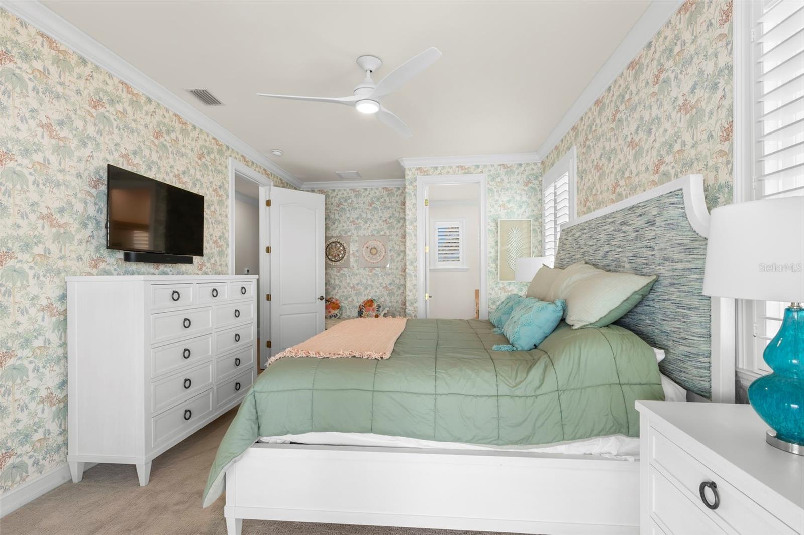 TB8399993 Property Photo