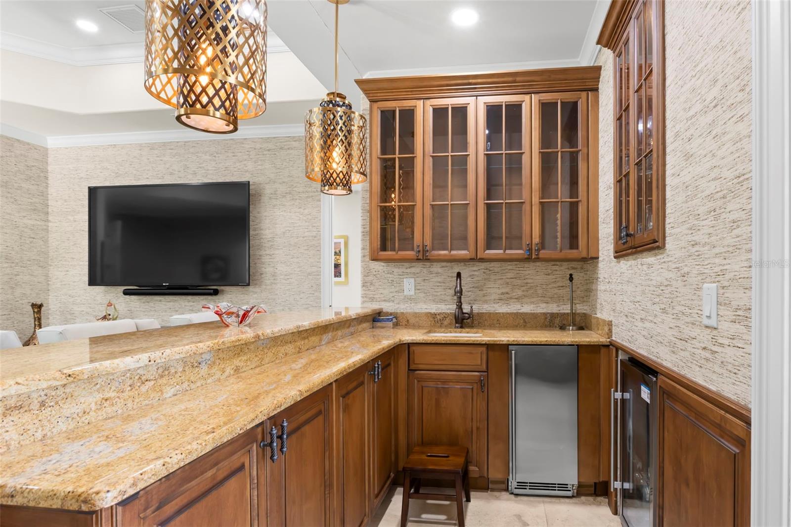 TB8399993 Property Photo