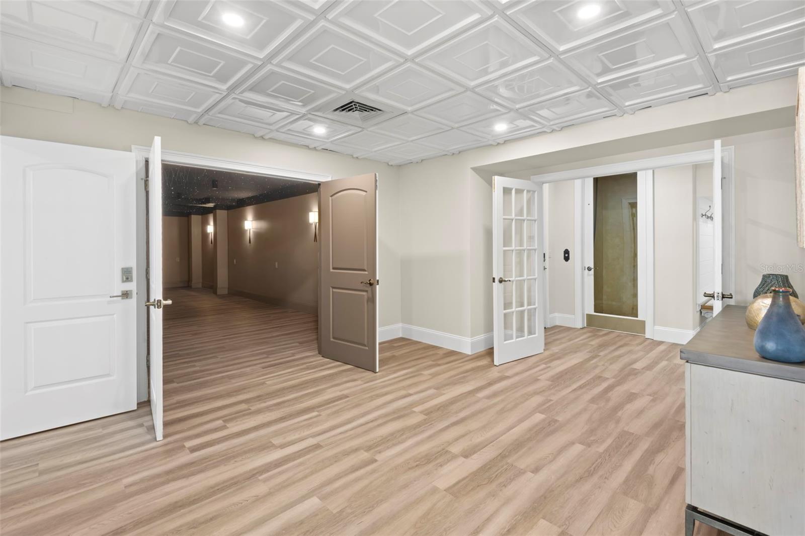 TB8399993 Property Photo