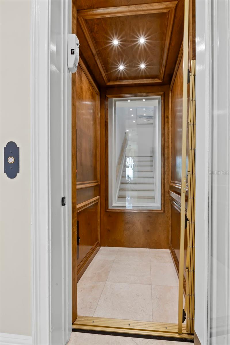 TB8399993 Property Photo