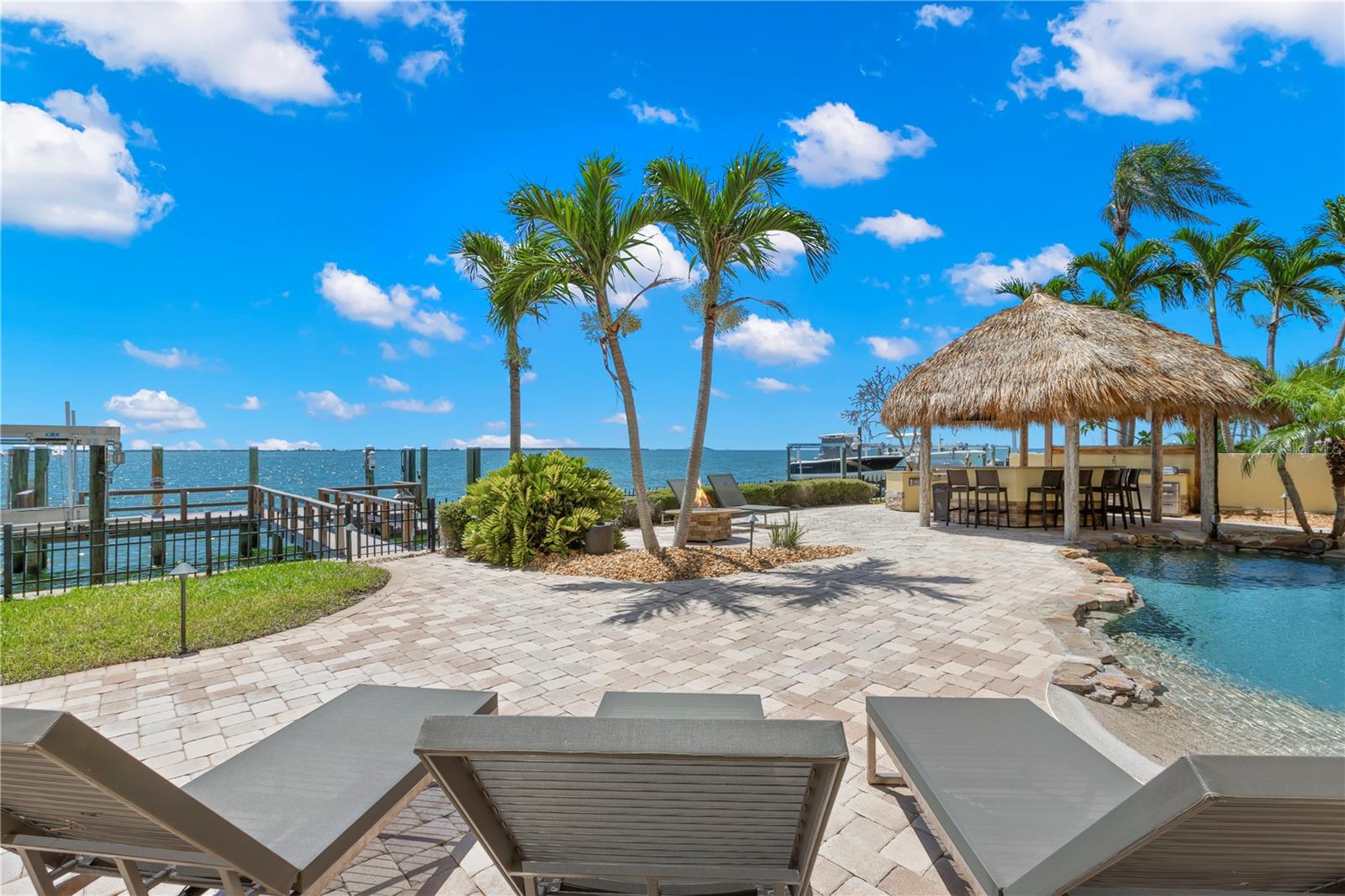 TB8399993 Property Photo