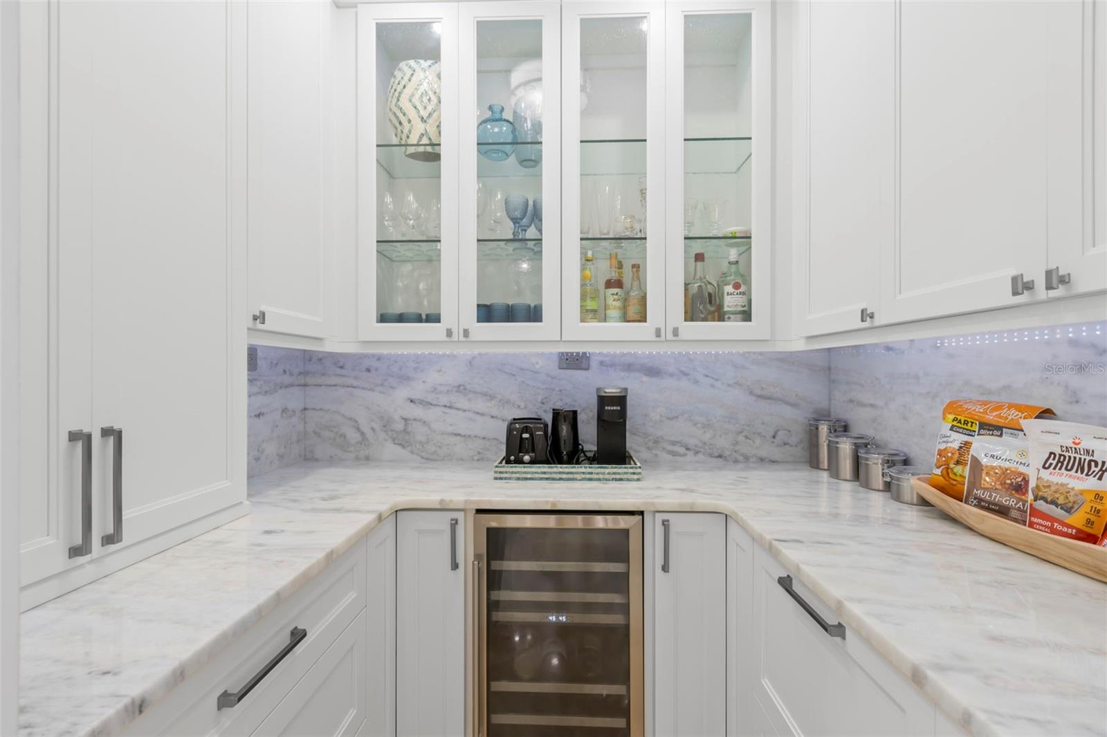 TB8399993 Property Photo