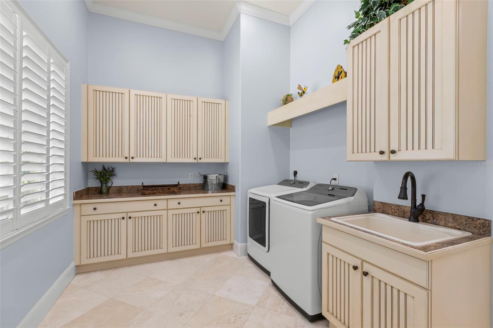 TB8399993 Property Photo