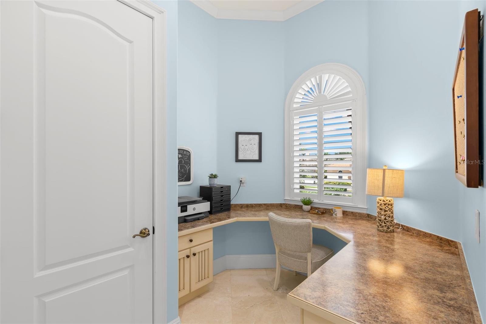 TB8399993 Property Photo