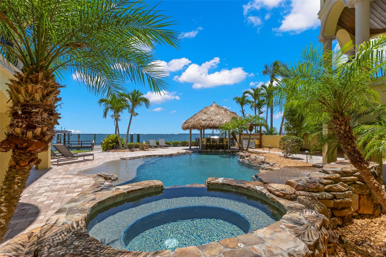 TB8399993 Property Photo