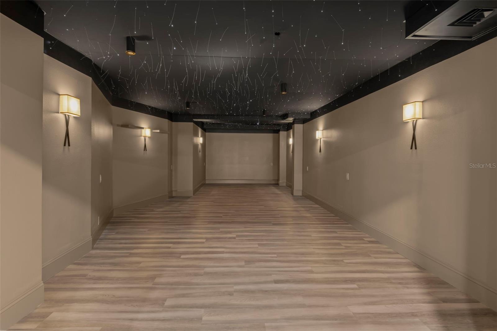 TB8399993 Property Photo