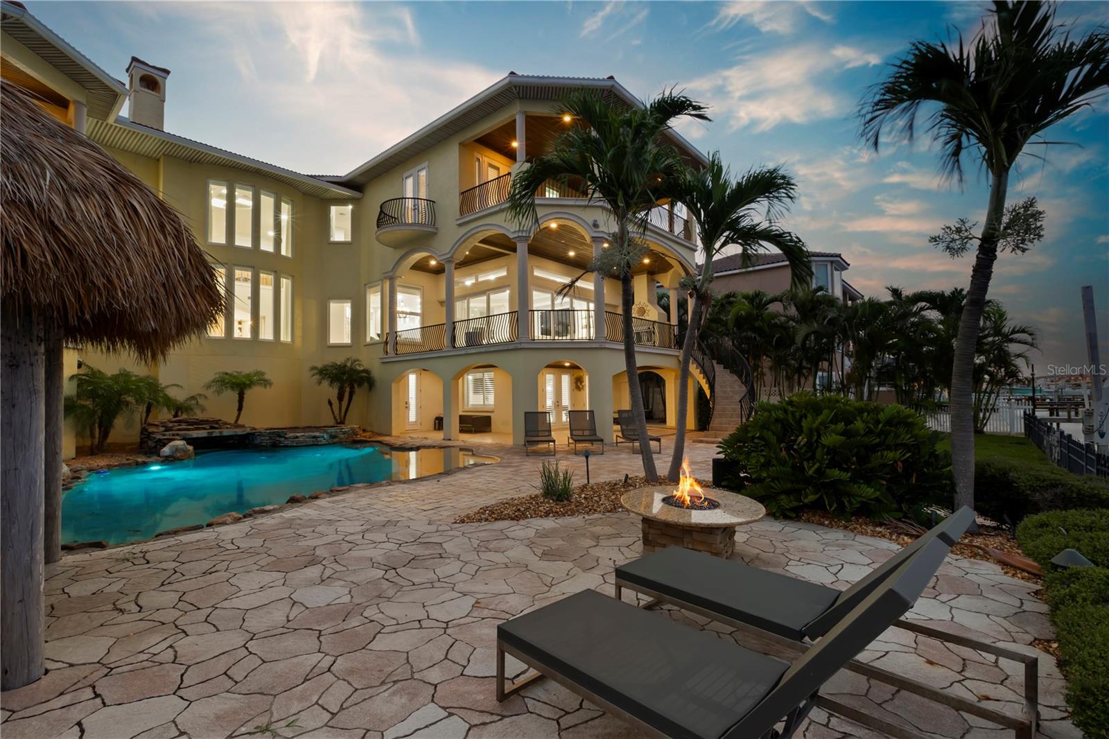 TB8399993 Property Photo