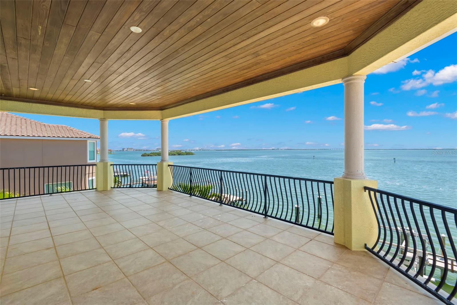 TB8399993 Property Photo