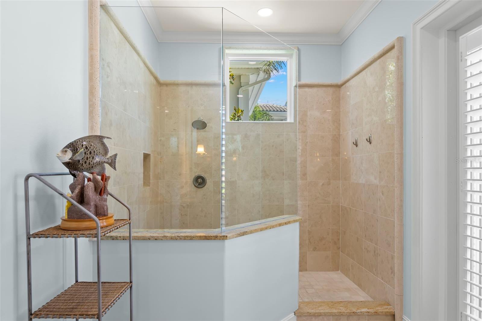 TB8399993 Property Photo