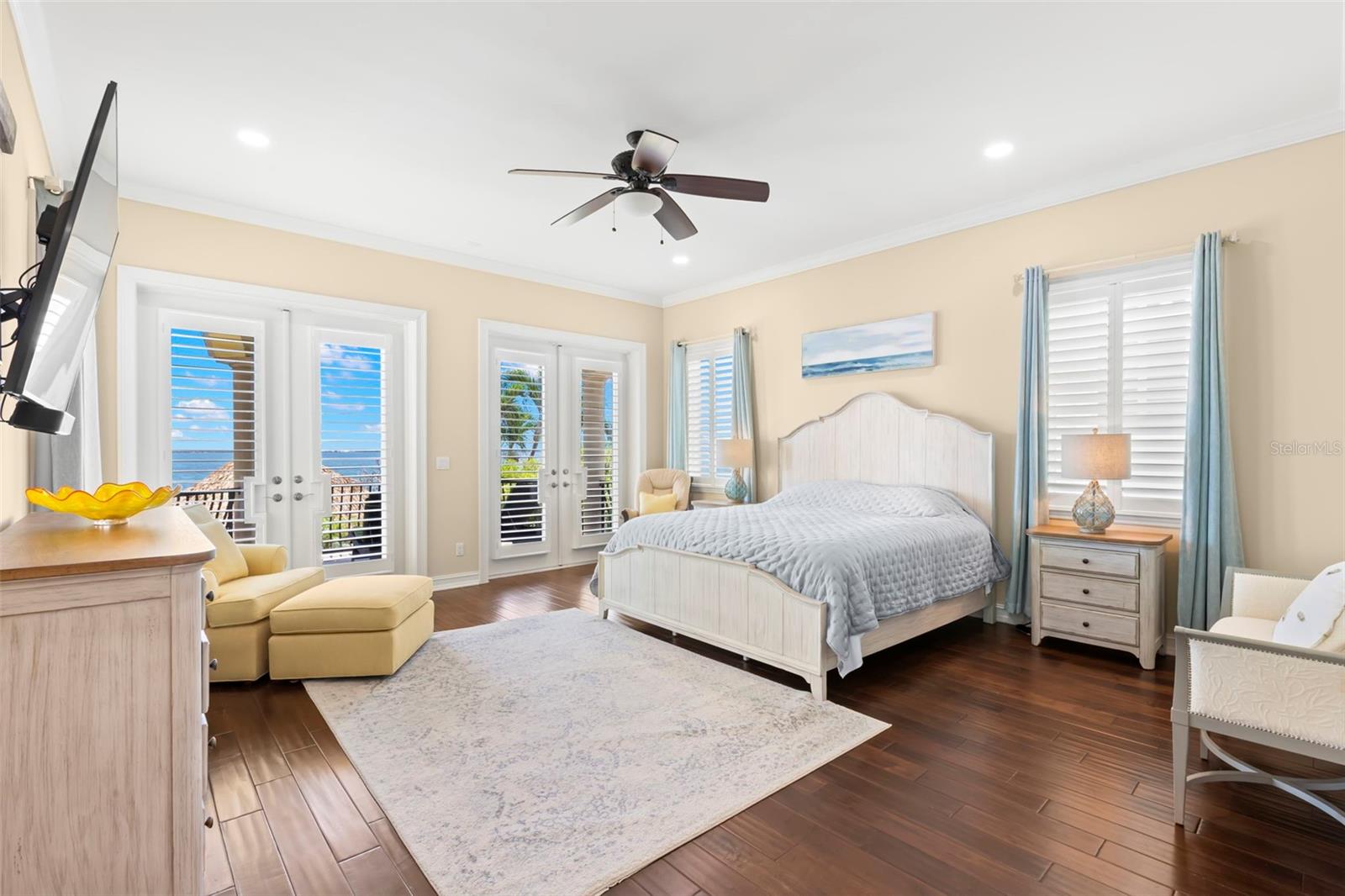 TB8399993 Property Photo