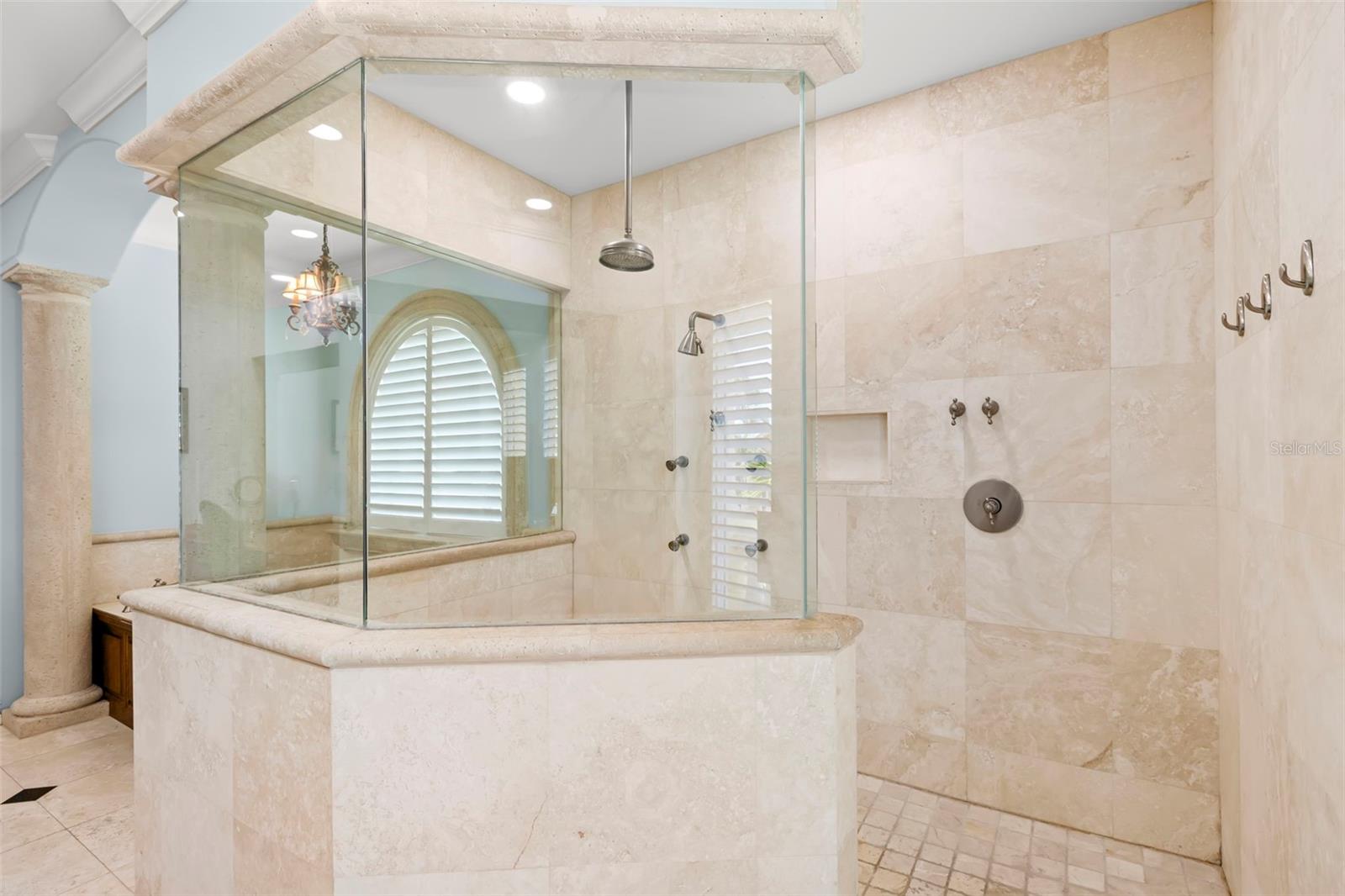 TB8399993 Property Photo