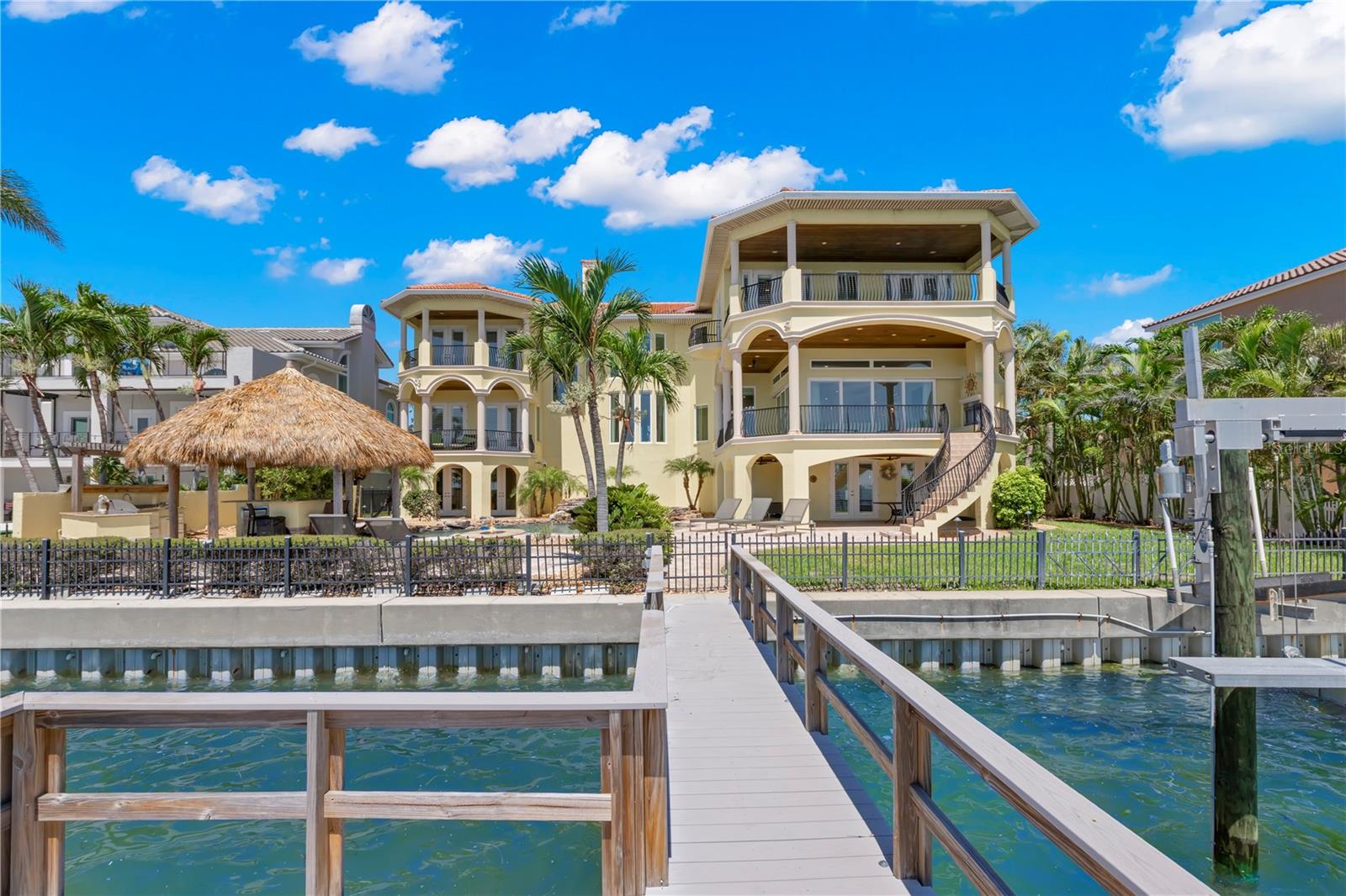 TB8399993 Property Photo