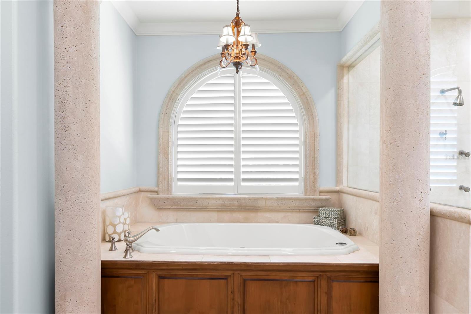 TB8399993 Property Photo