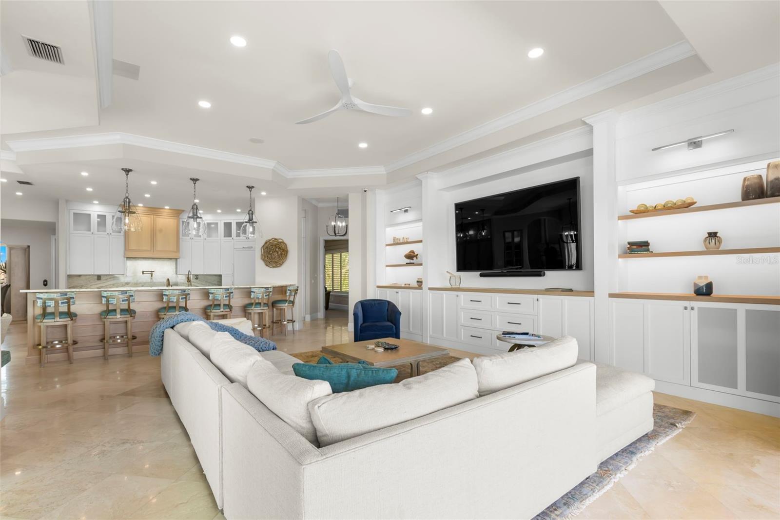 TB8399993 Property Photo