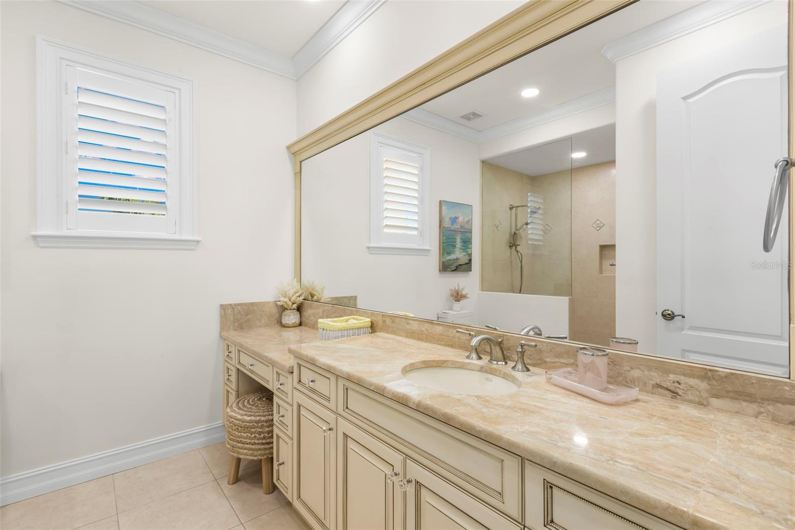 TB8399993 Property Photo