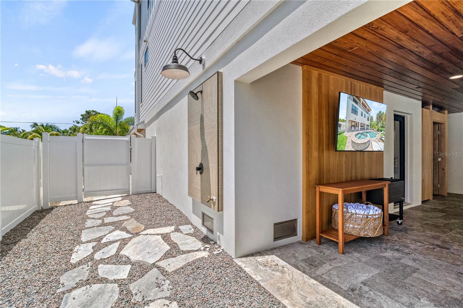 A4656843 Property Photo