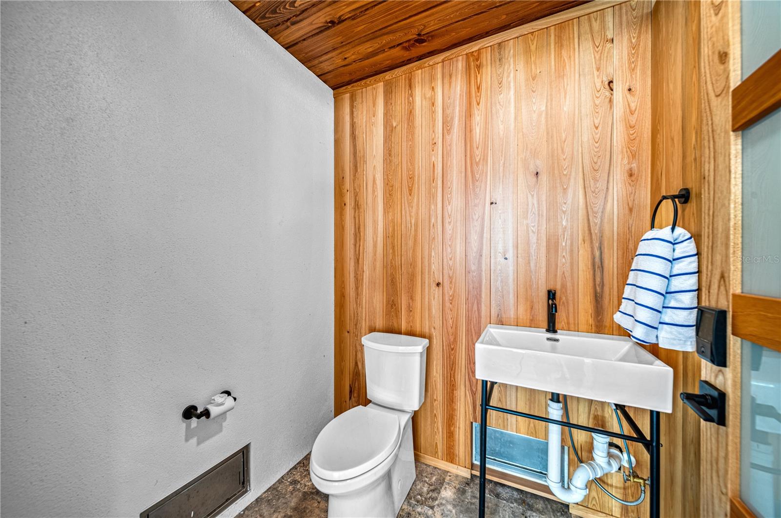 A4656843 Property Photo