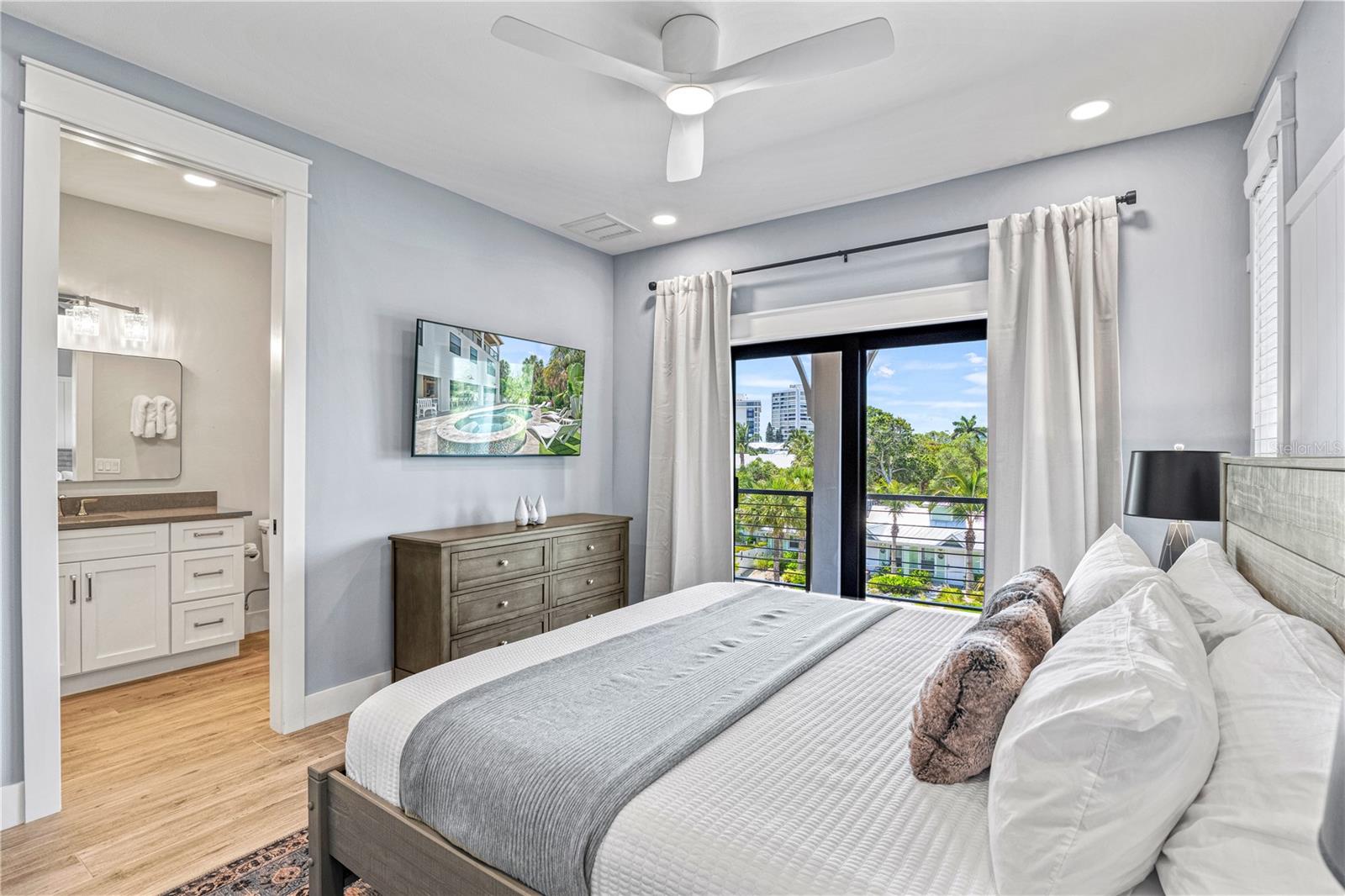 A4656843 Property Photo