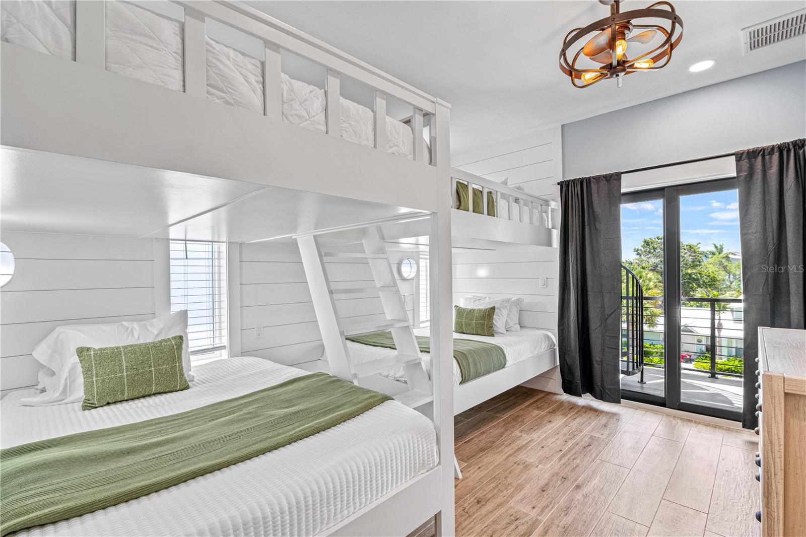 A4656843 Property Photo