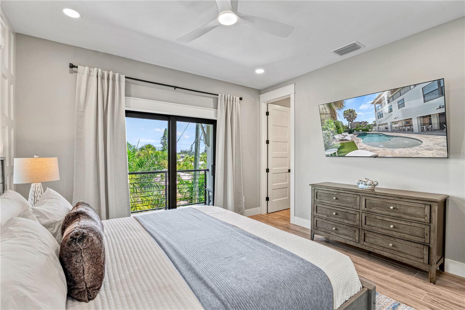 A4656843 Property Photo