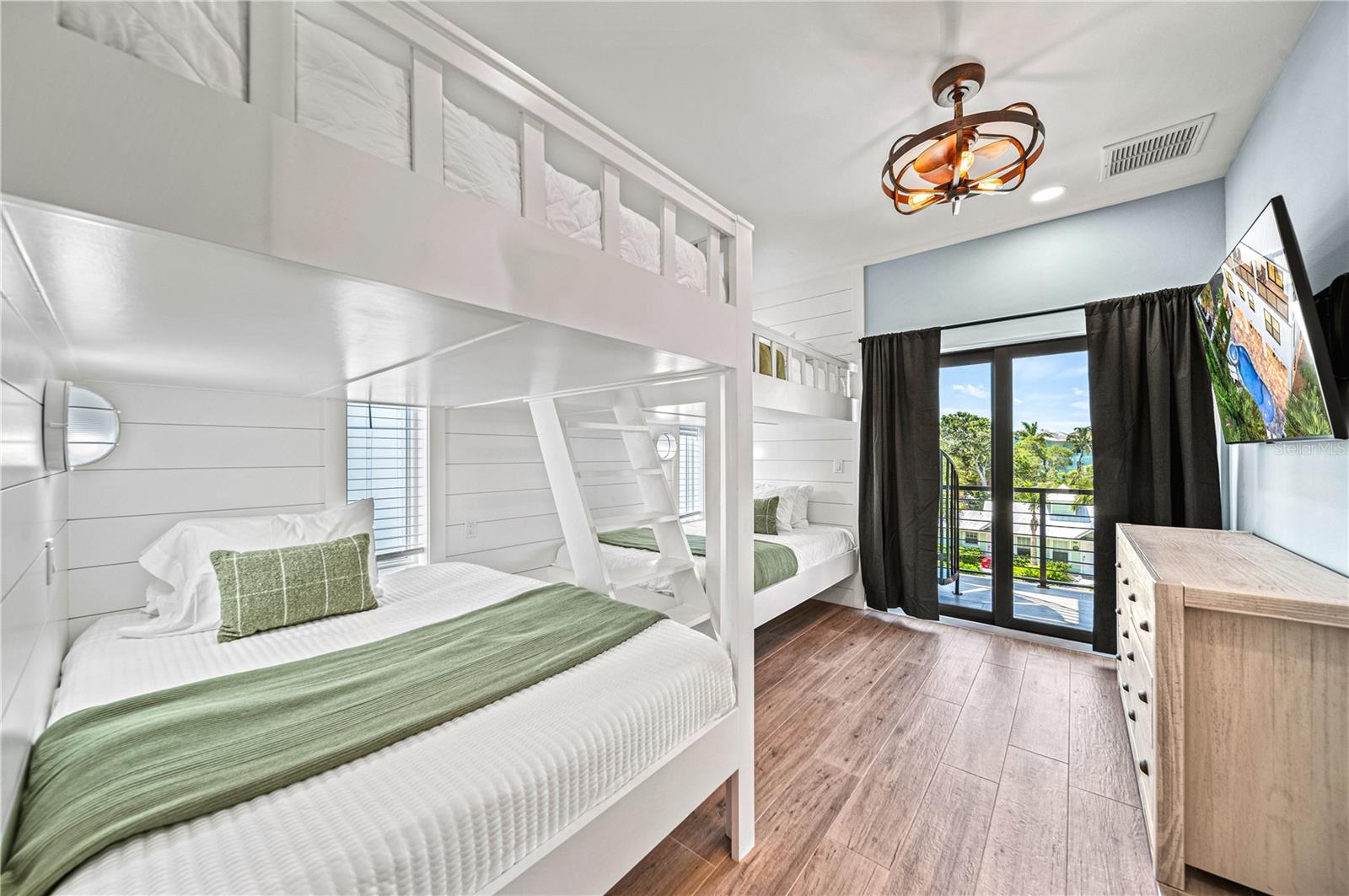 A4656843 Property Photo