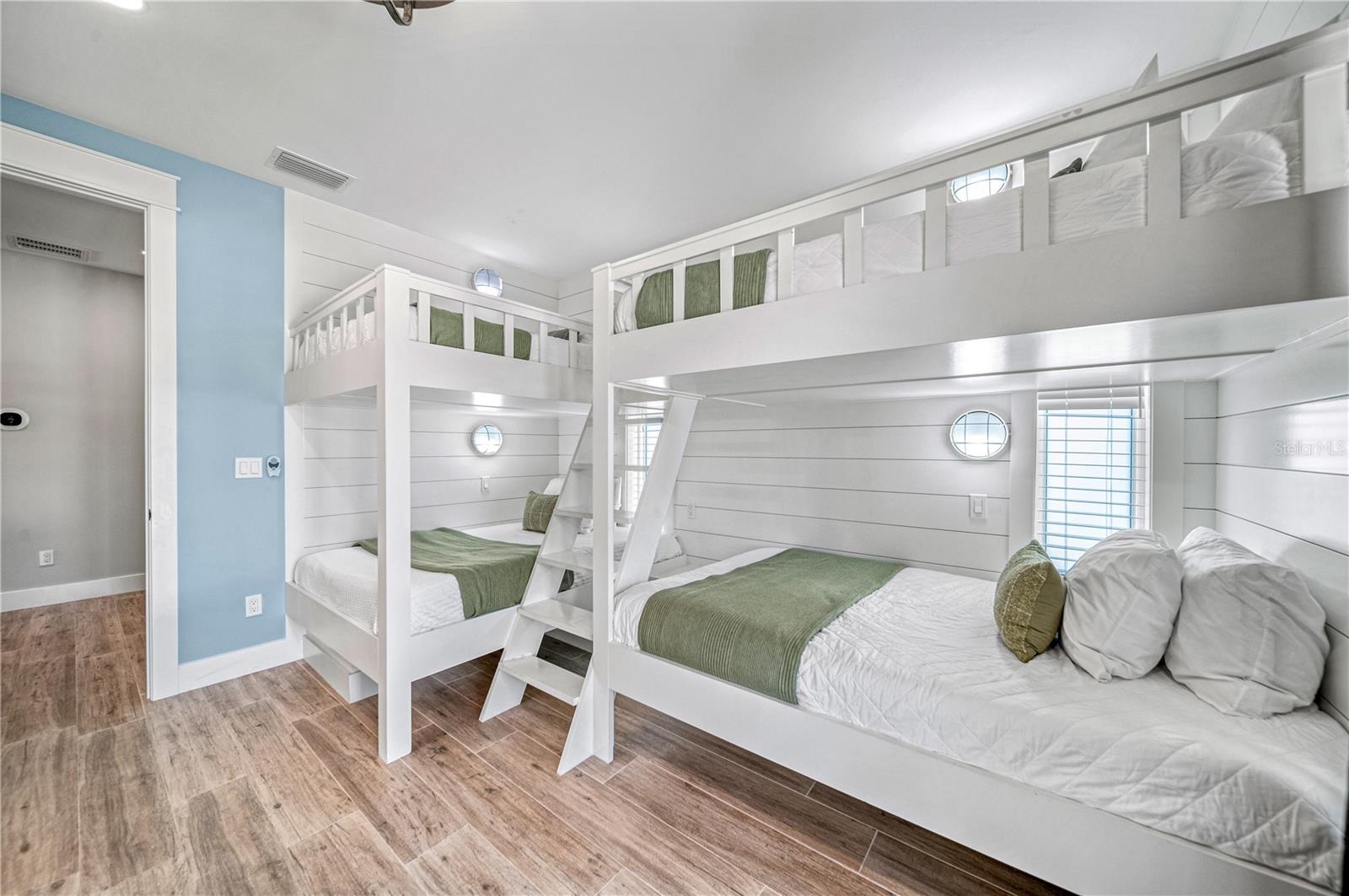 A4656843 Property Photo