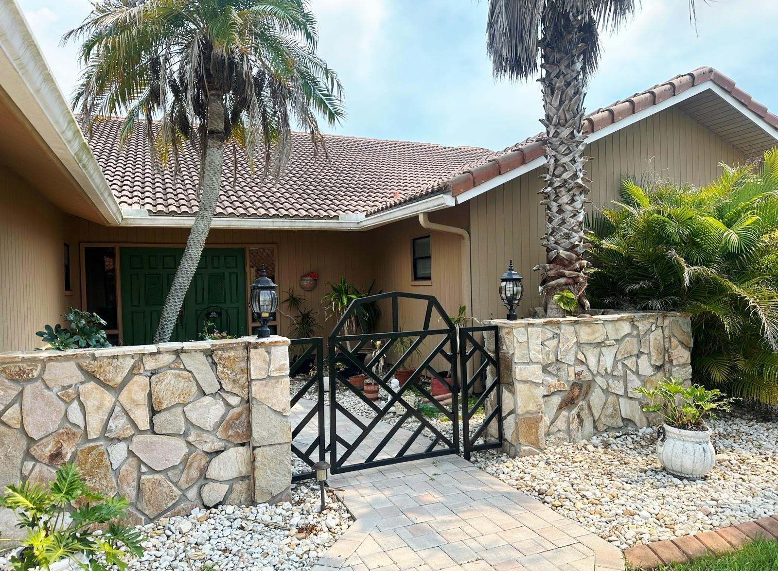 A4656857 Property Photo