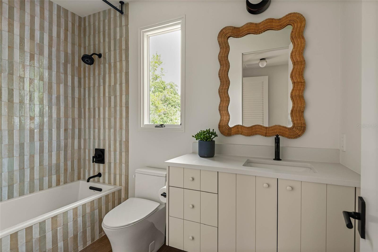 O6321143 Property Photo