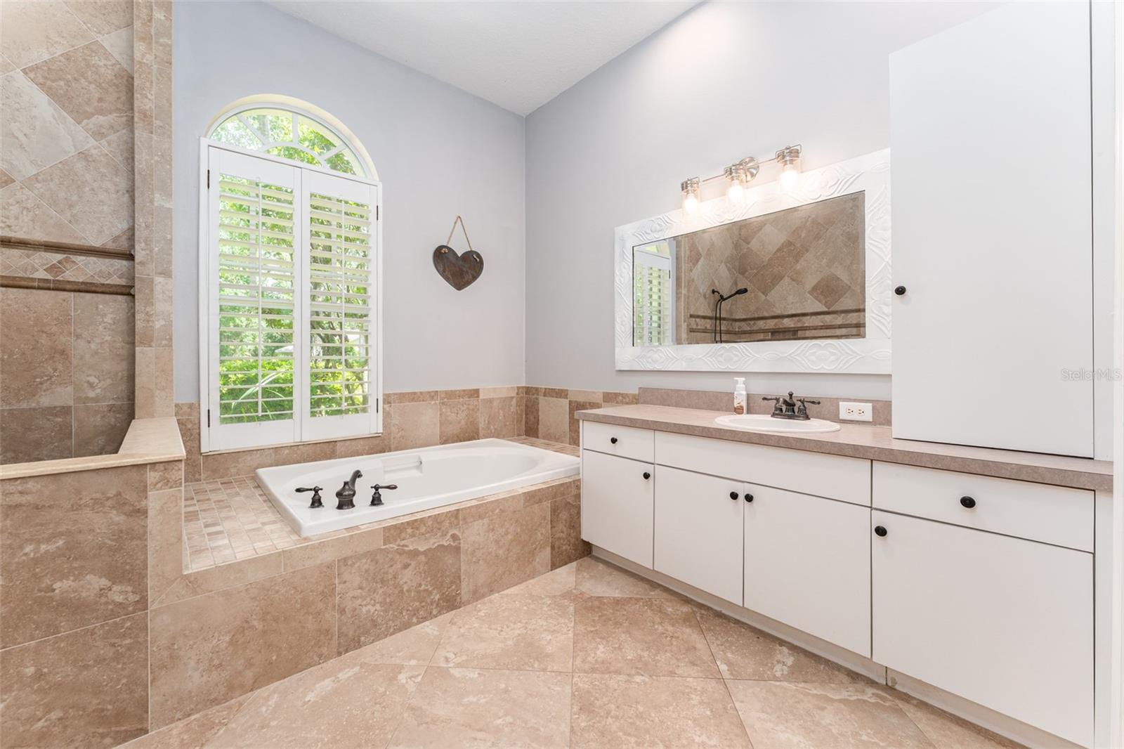 5927 FLATWOODS MANOR CIR, LITHIA, FL, 33547