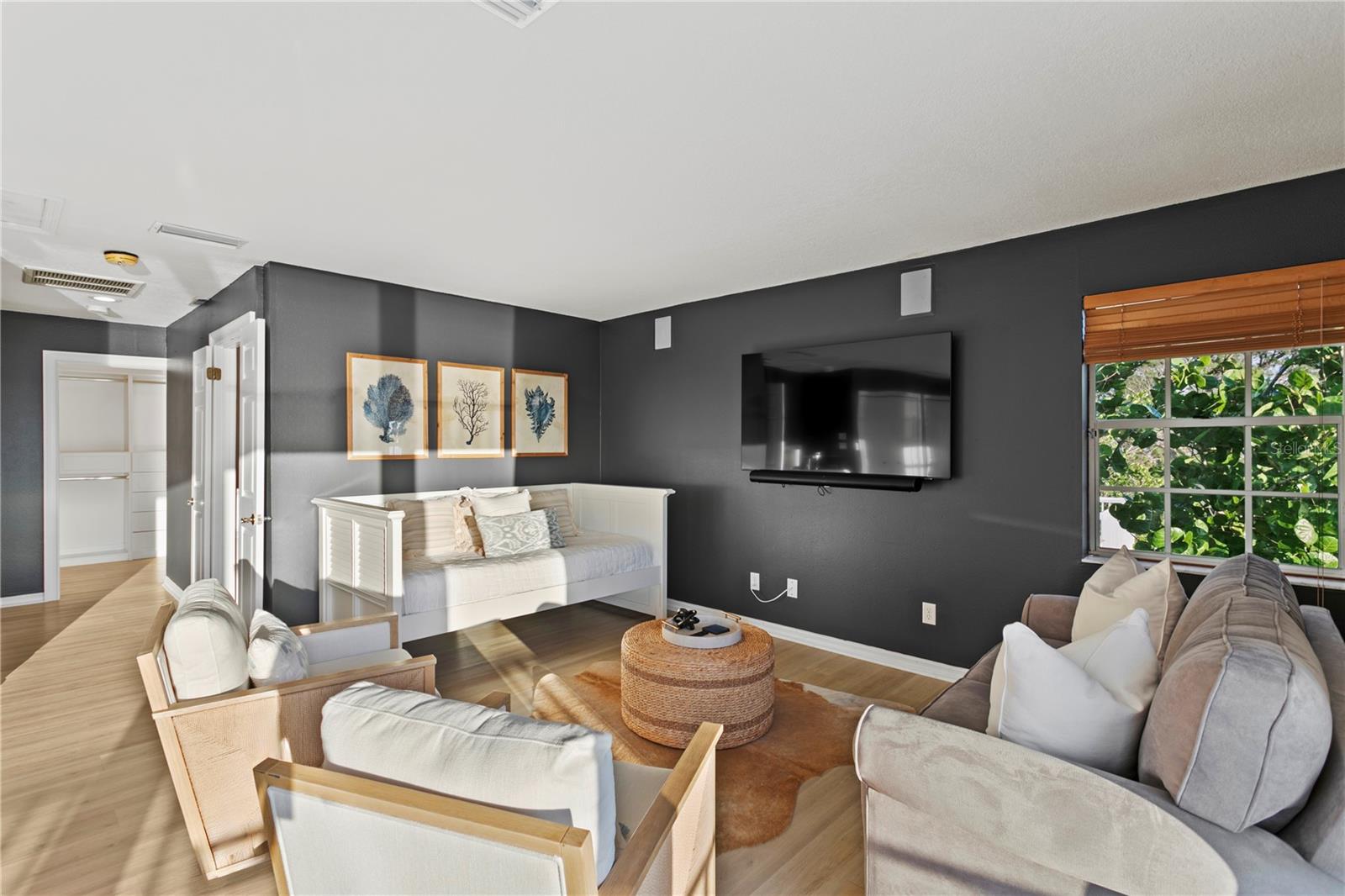 TB8400575 Property Photo