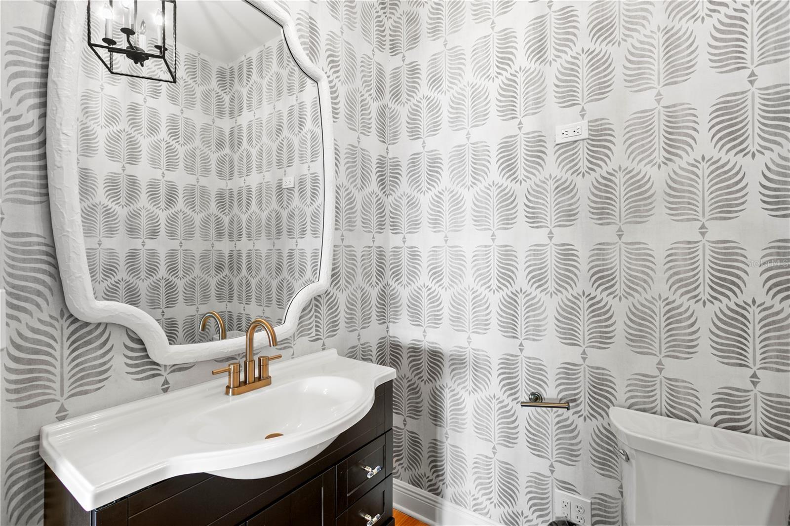 TB8400575 Property Photo