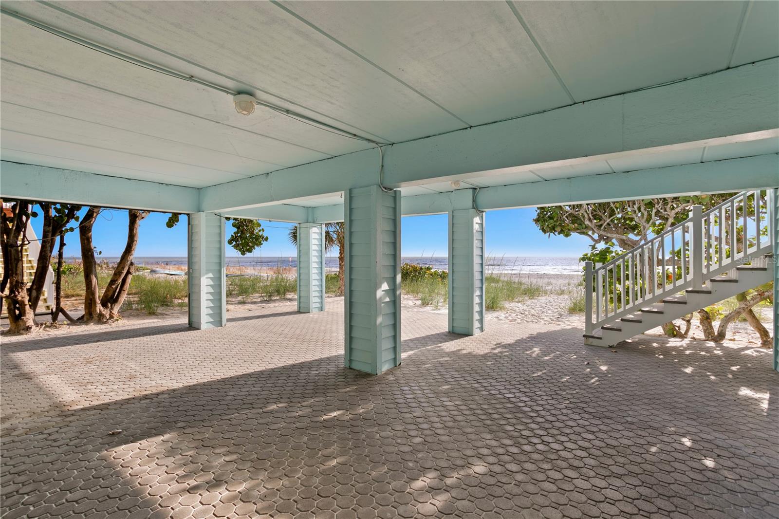 TB8400575 Property Photo