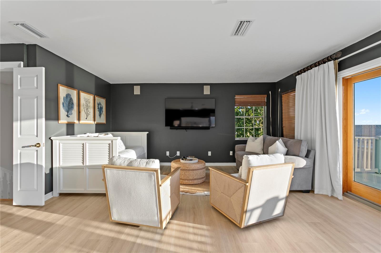 TB8400575 Property Photo