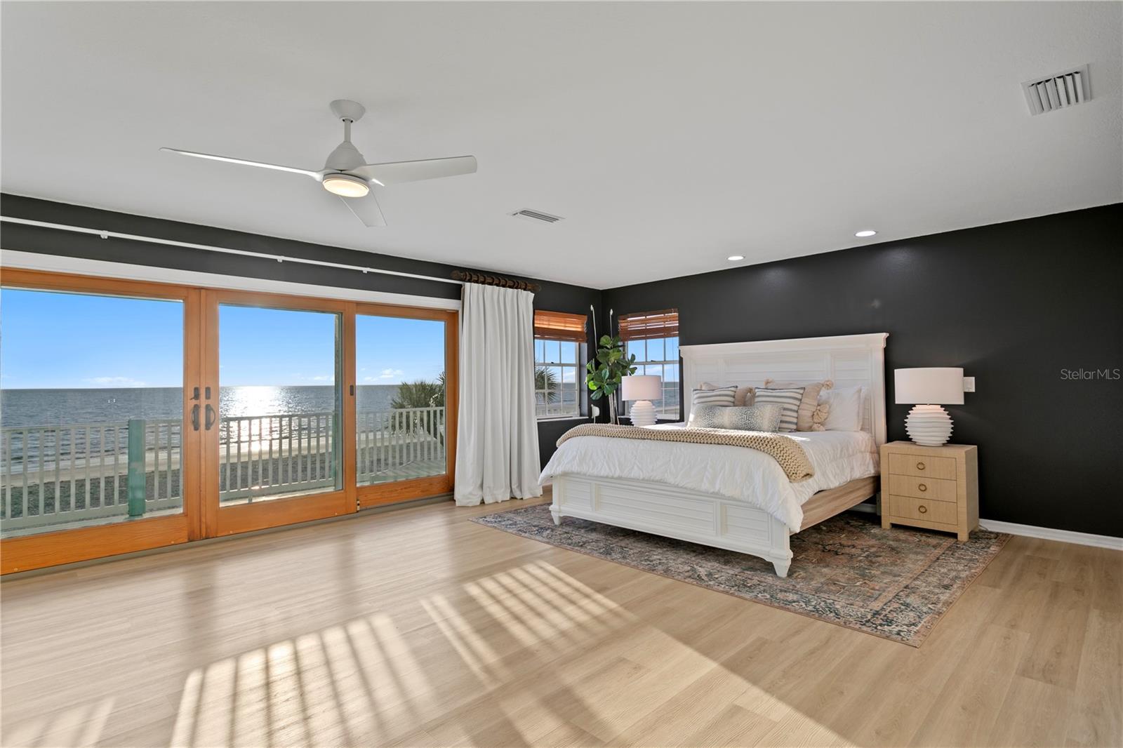 TB8400575 Property Photo