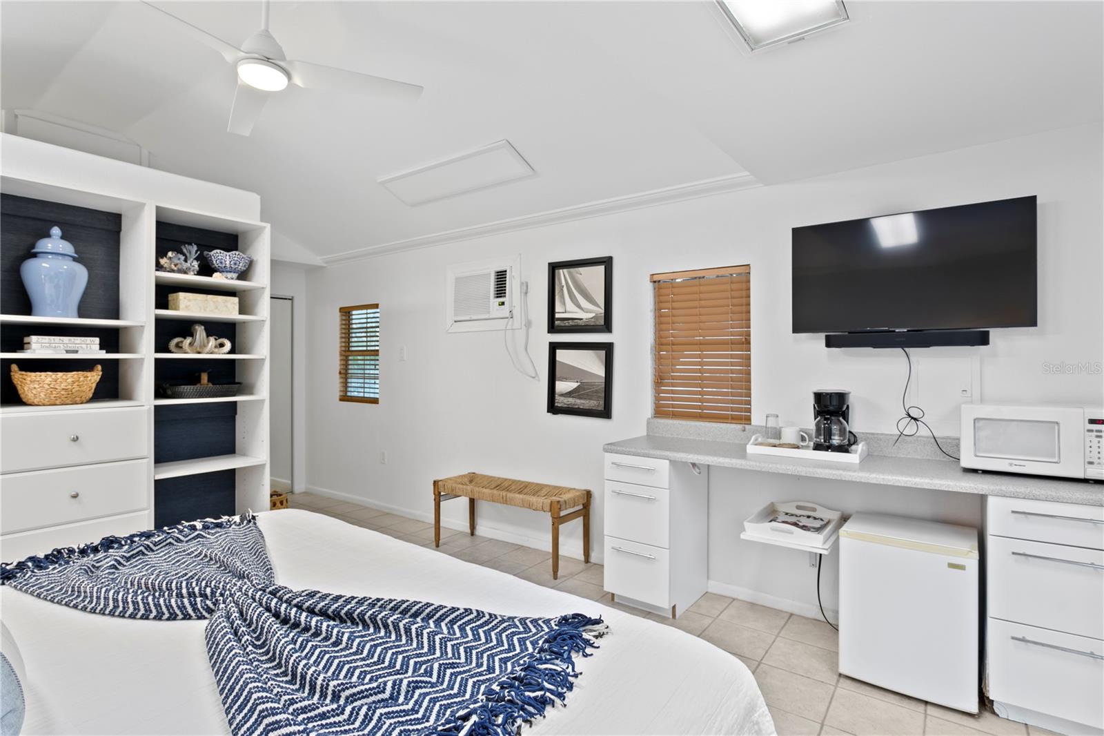 TB8400575 Property Photo