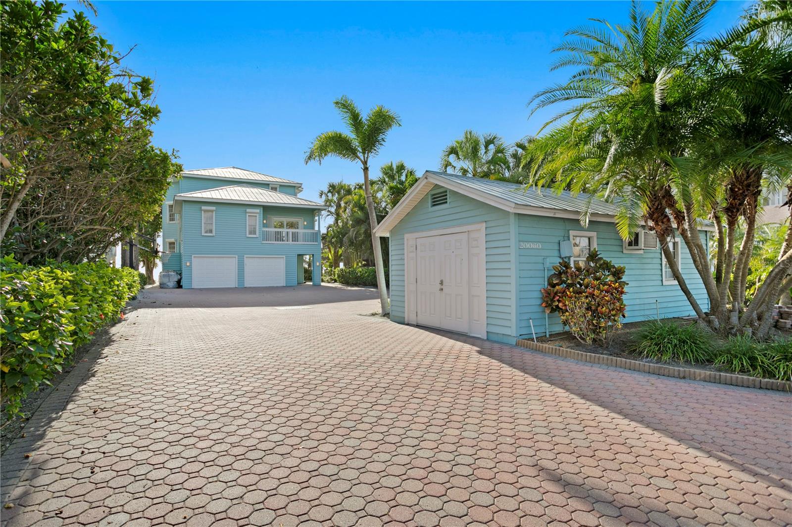 TB8400575 Property Photo