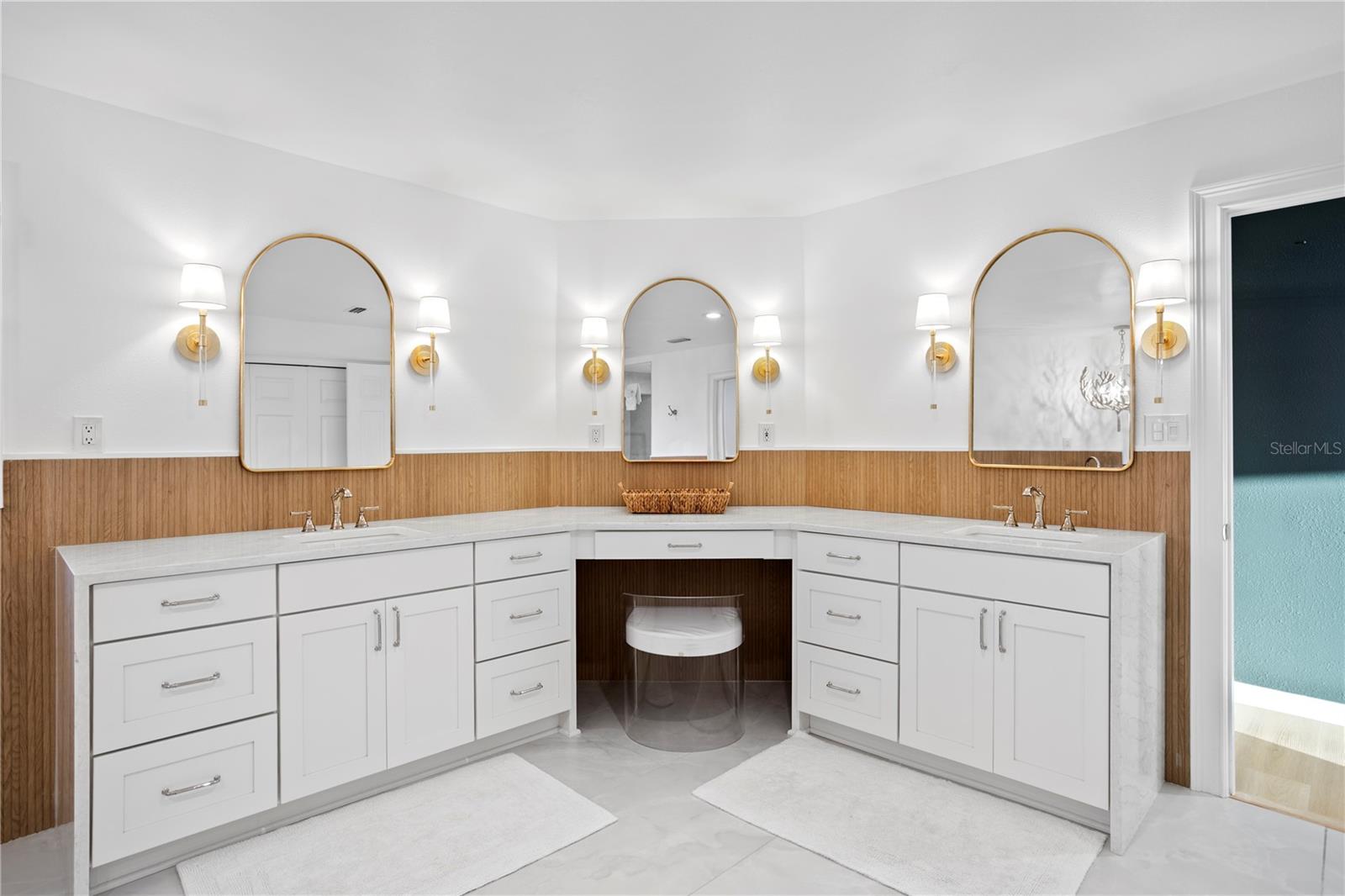 TB8400575 Property Photo