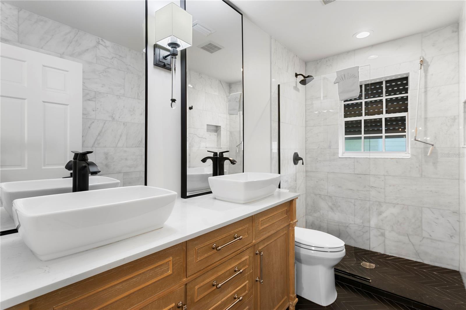 TB8400575 Property Photo