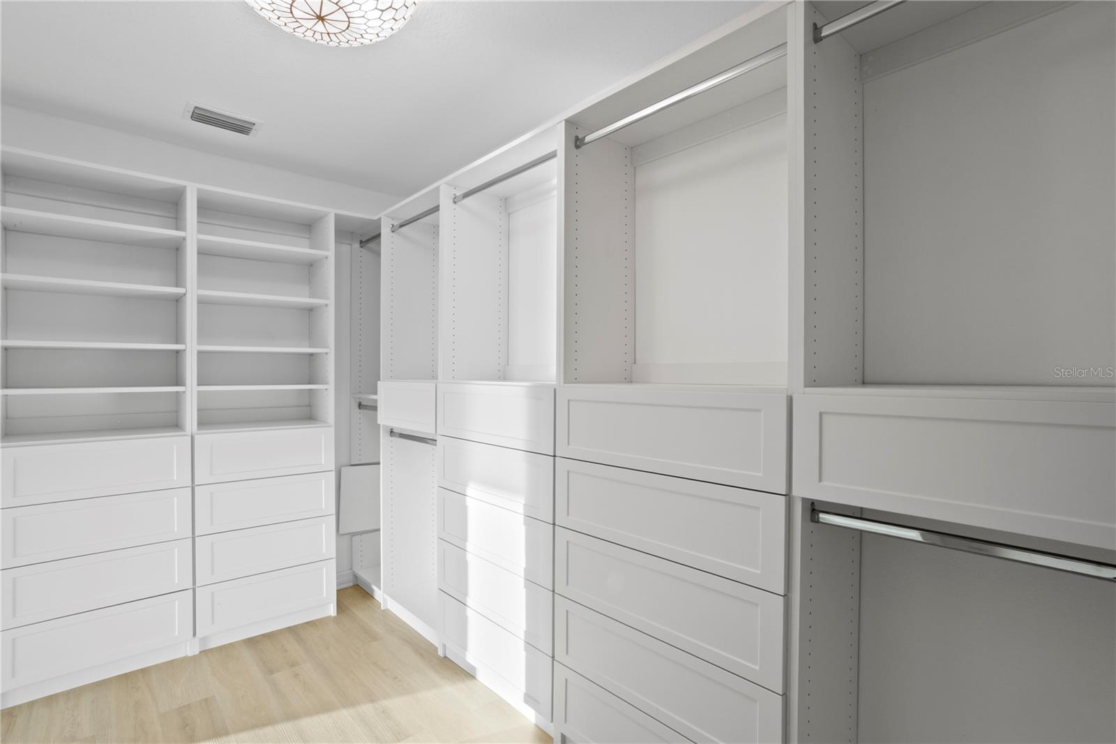 TB8400575 Property Photo