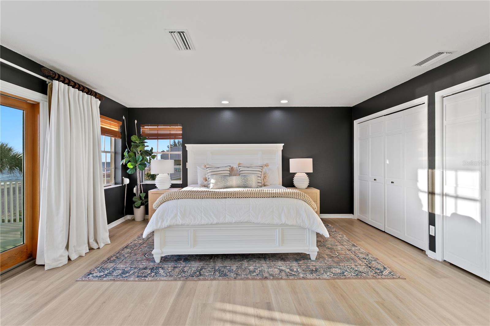 TB8400575 Property Photo