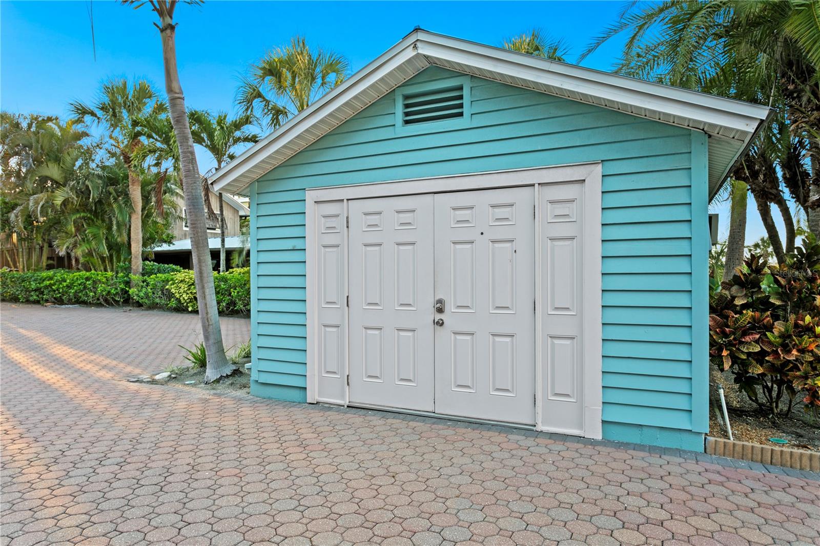 TB8400575 Property Photo