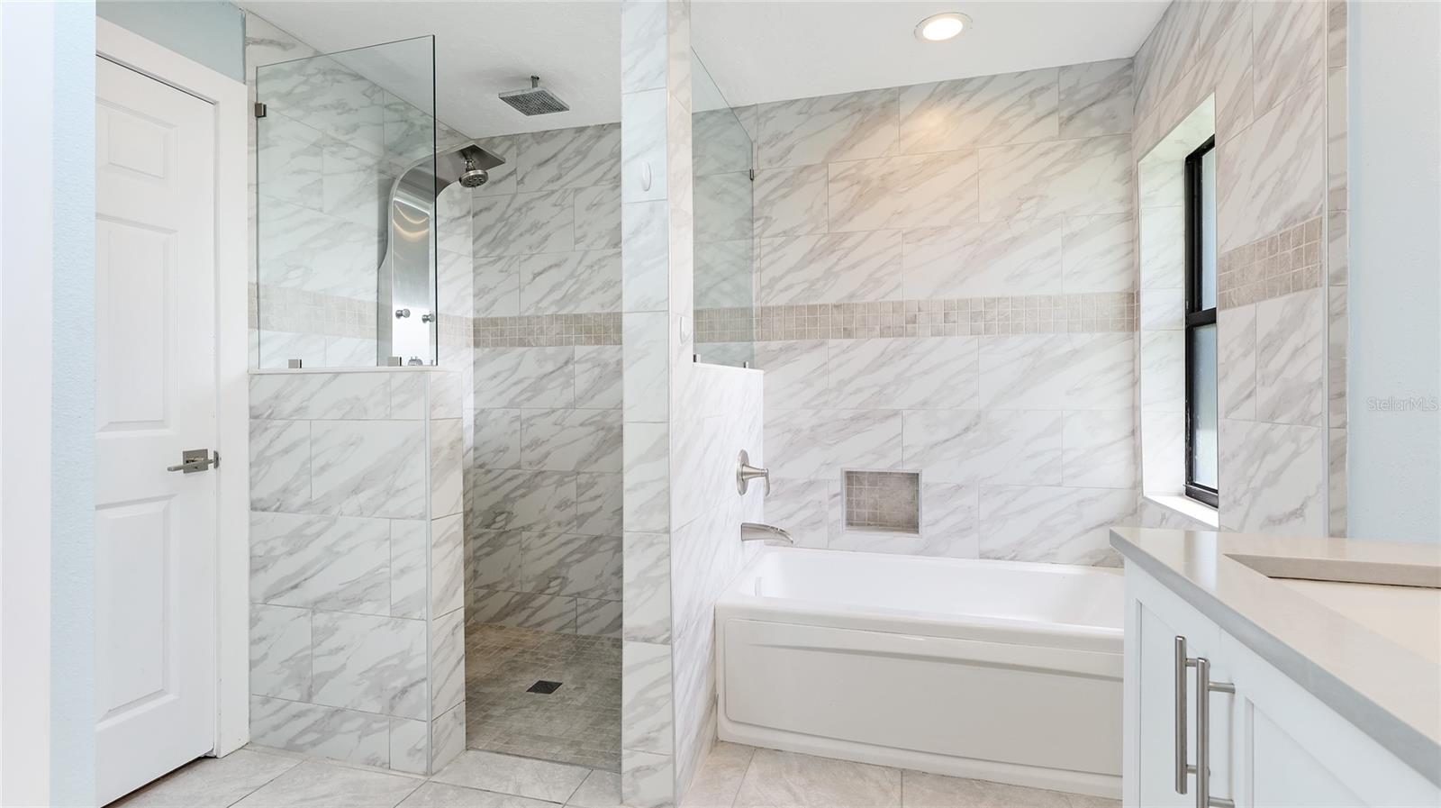 A4657008 Property Photo