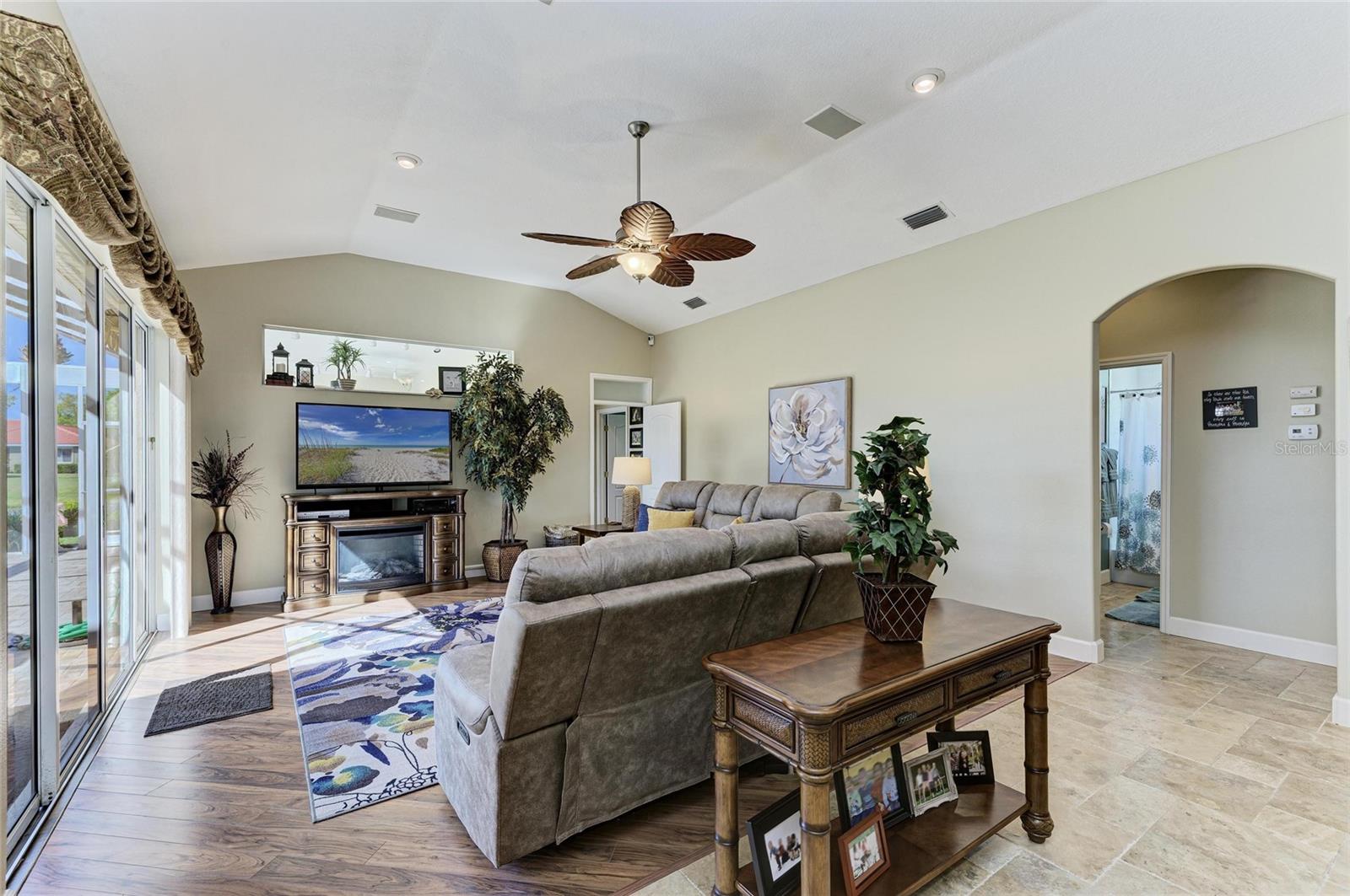 A4657094 Property Photo