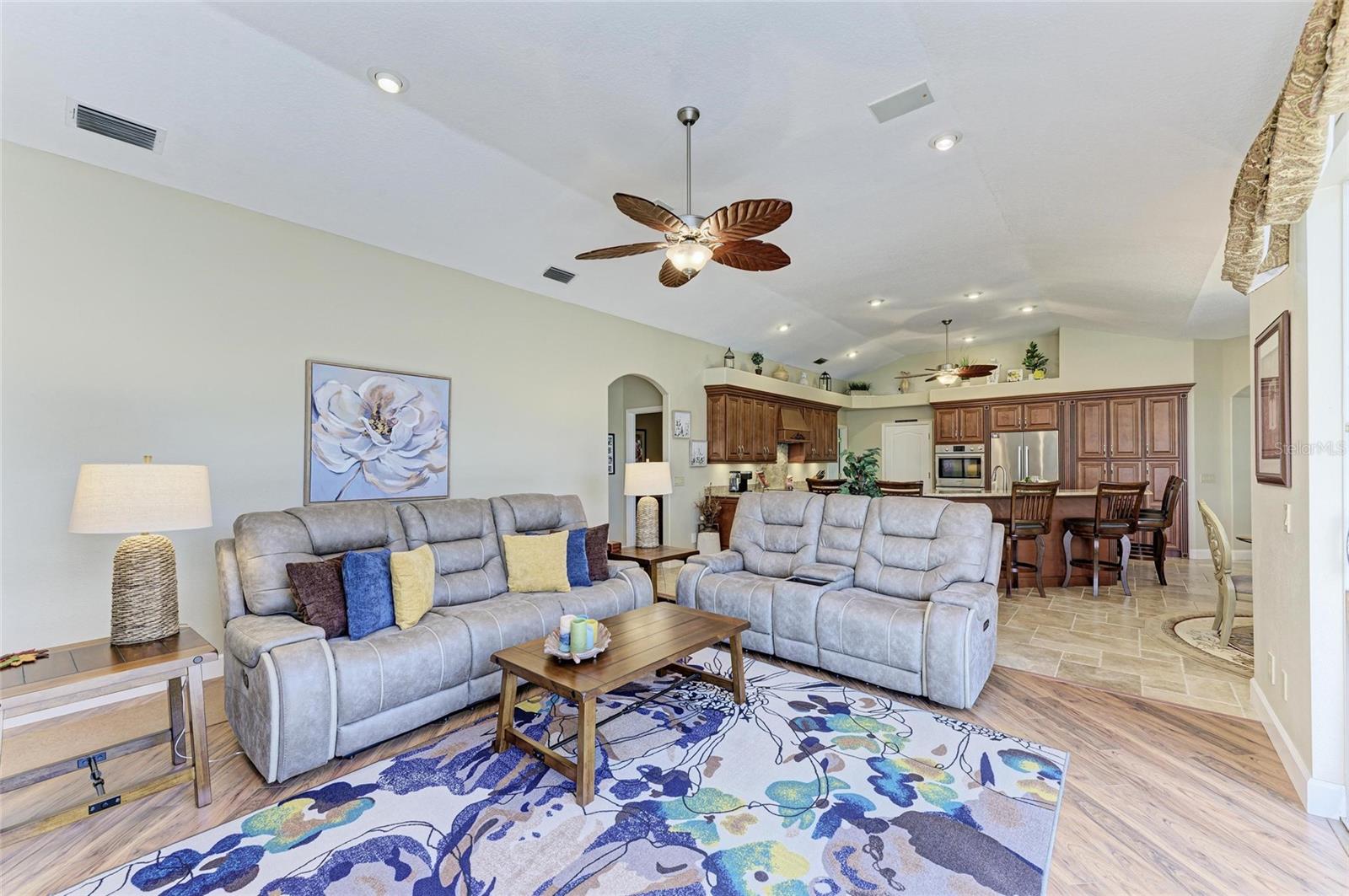 A4657094 Property Photo