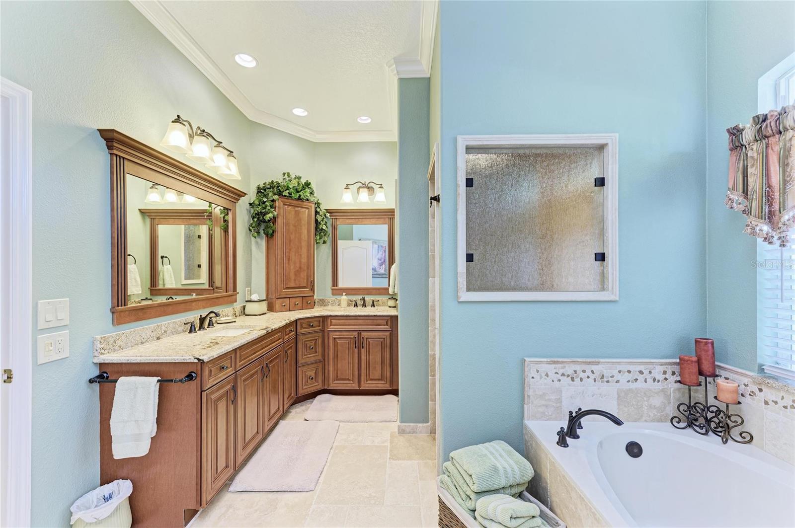 A4657094 Property Photo