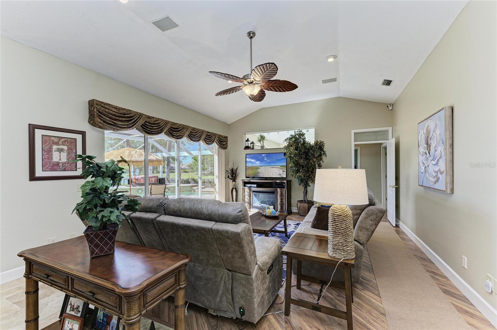 A4657094 Property Photo